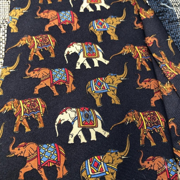 Huntington Elephants Silk Tie 4” - Picture 4 of 7